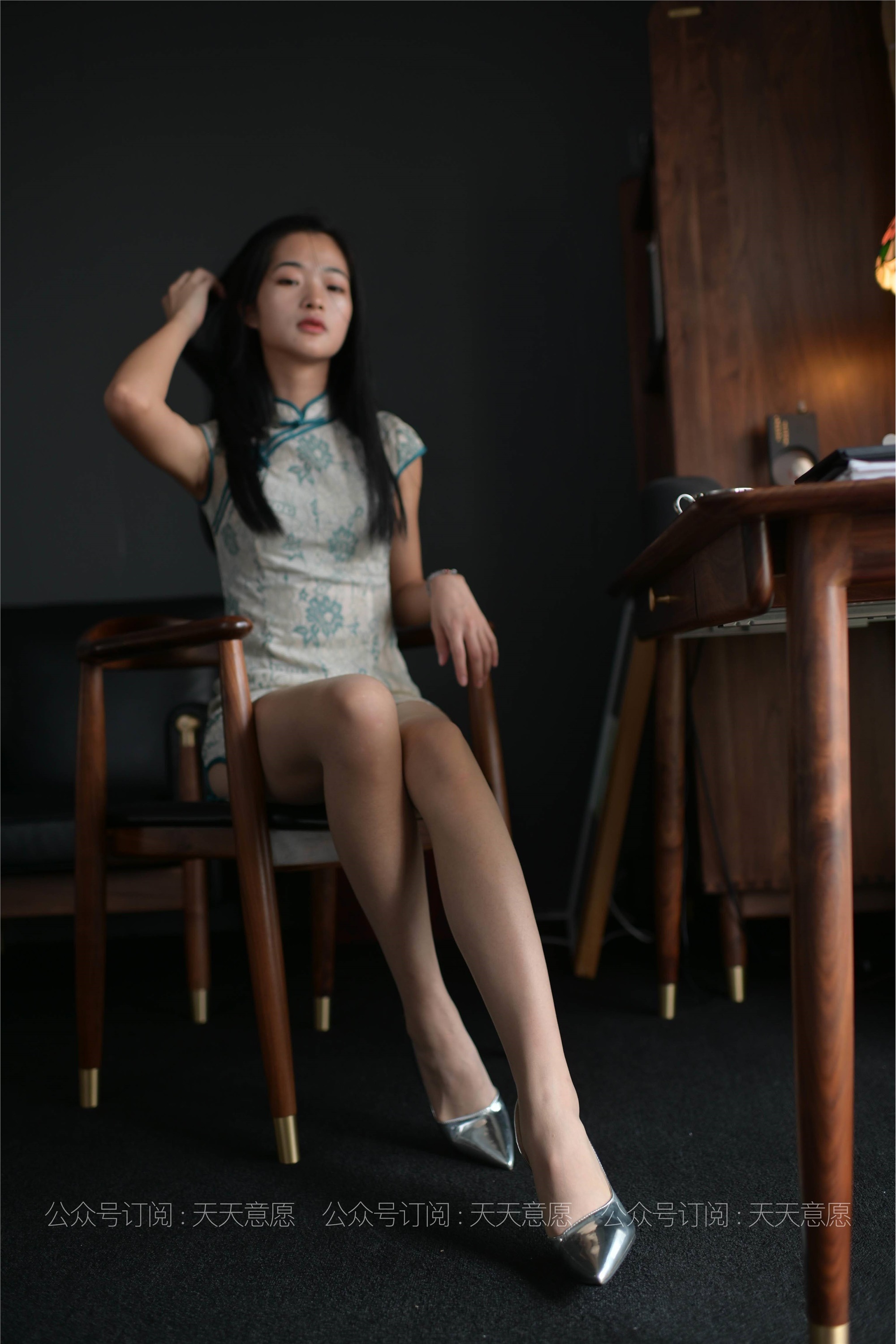 Model: Ning Ning, The Cheongsam Beauty who Loves Reading